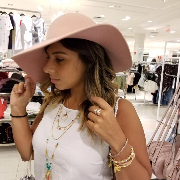 Meet your Posher, Marisa - Picture 1 of 1